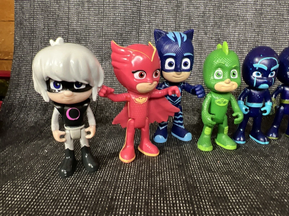 Lote de figuras PJ Masks 3" Wolfie Kids Howler Kevin Villains Romeo Luna Ninja Foto 2 de 4