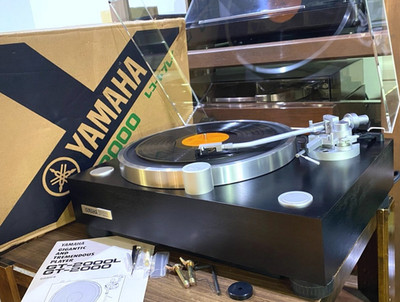YAMAHA GT-2000 Turntable Fully Serviced w/ Original Box Full Accessories 100V