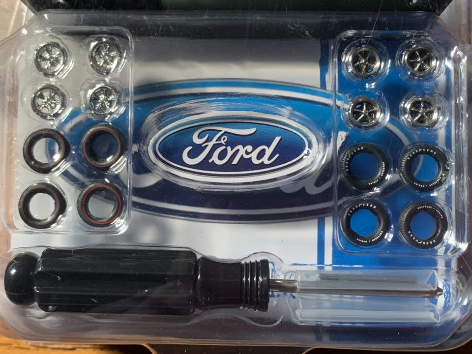 M2 Machines 1965 Ford Econoline Van "Starsky & Hutch" Model Kit R76 24-40 New - Image 4 of 4