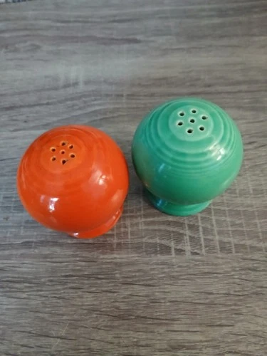 Vintage Fiestaware Orange / Aqua Salt+Pepper Shakers. NICE SET!!