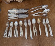 1847 Rogers  Flair  50 Piece Silverplated Flatware Set