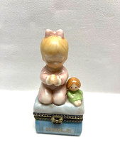 Memories of Yesterday "Girl Praying" Covered Box BRAND NEW