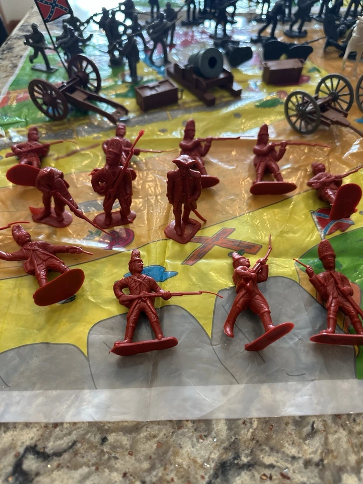 Vintage Mini Soldiers Plastic Playset American Revolution Alamo 127 Pieces - Image 2 of 4