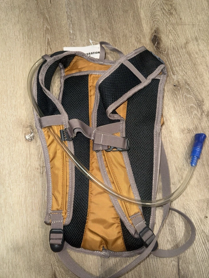Ozark Trail Hydration Pack Backpack With 2L Bladder HP275-2L Hiking Trail NWT - Image 3 of 4