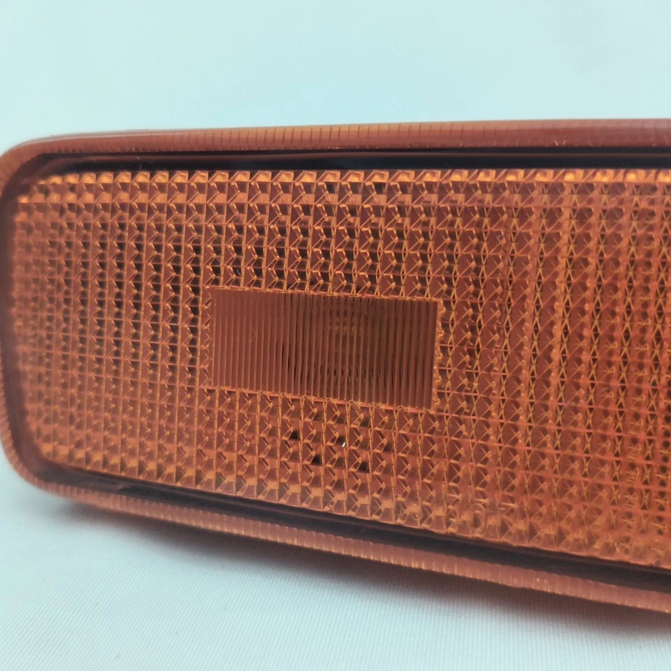 LUZ MARCADORA DELANTERA DERECHA PARA NISSAN MAXIMA DS407-B000R 95-99 Foto 2 de 4