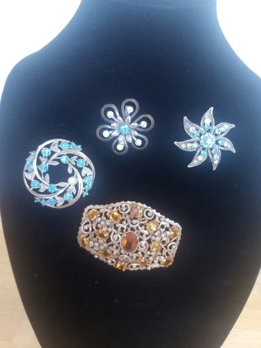 Vintage Lot Of 4 Brooches -Costume Jewelry