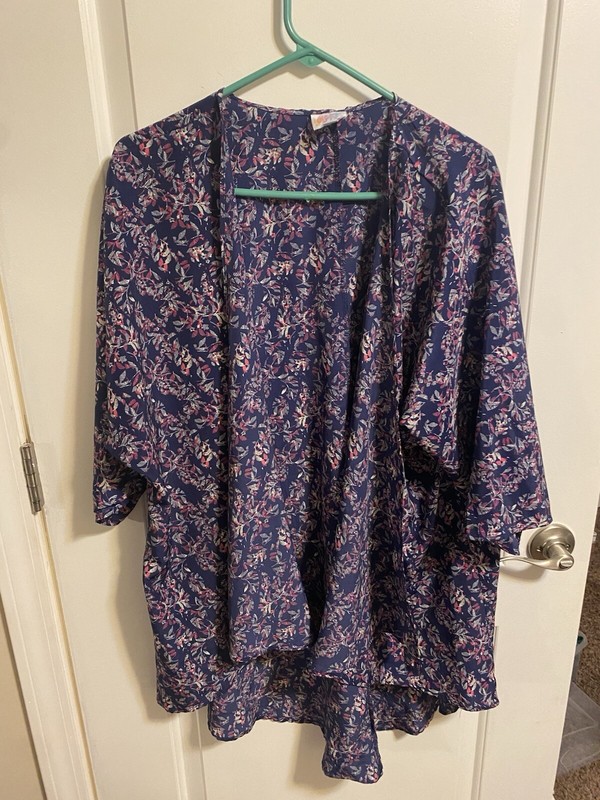 LuLaRoe Lindsay Kimono Size M Navy Base Pink/White Flowers