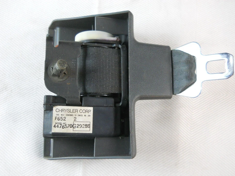 DODGE SHADOW SEAT BELT RETRACTOR LAP BELT MOPAR F652GS8 NOS 1988 Foto 2 de 4