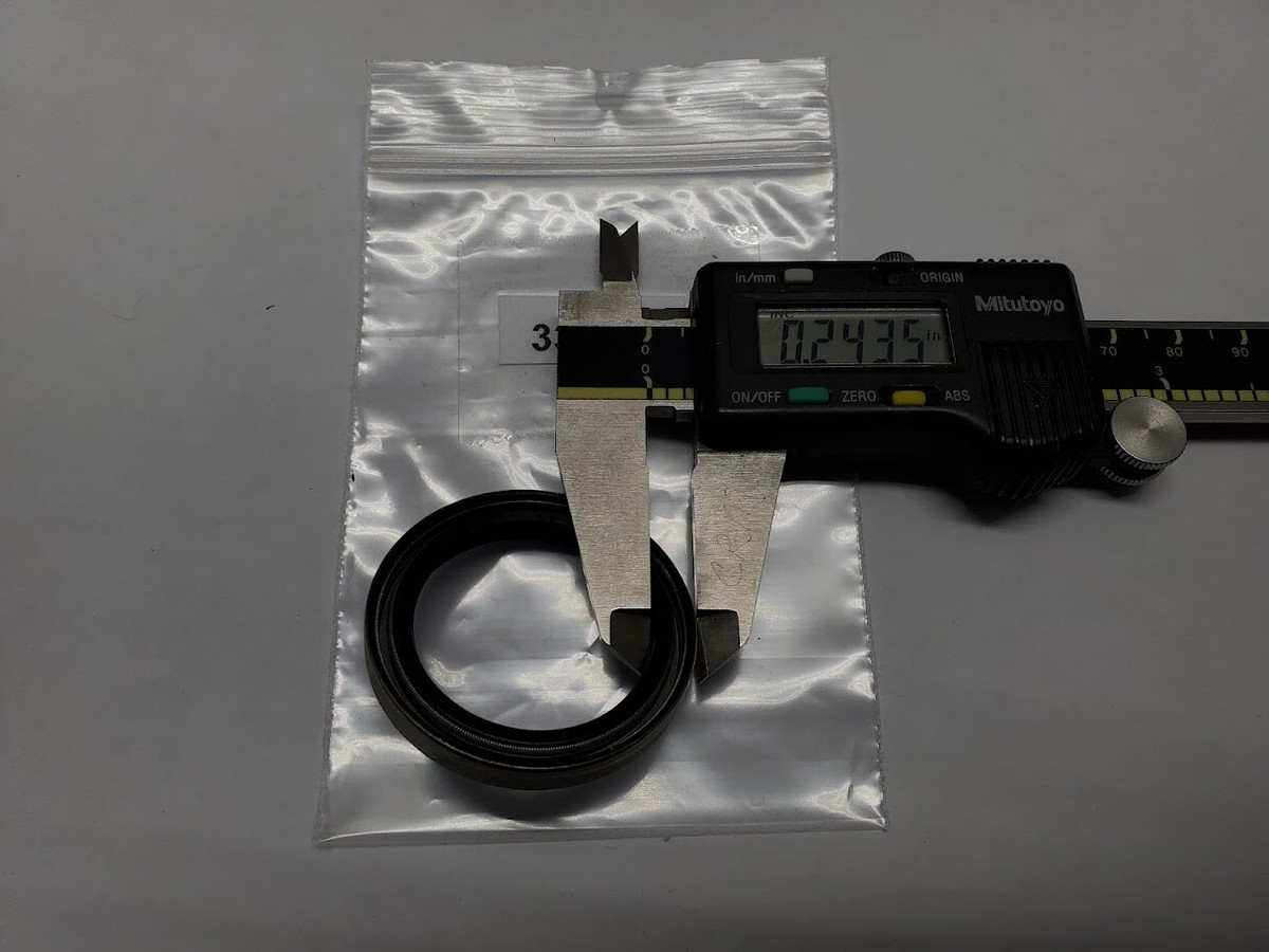 New Evinrude Johnson OMC Factory Boat Propeller Shaft Seal