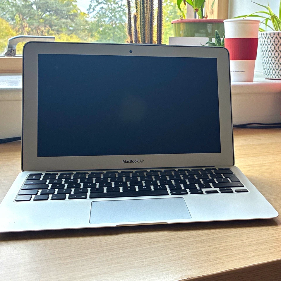 Apple MacBook Air 11" 2015 · i5 · 4GB · 128GB, photo 1 of 4