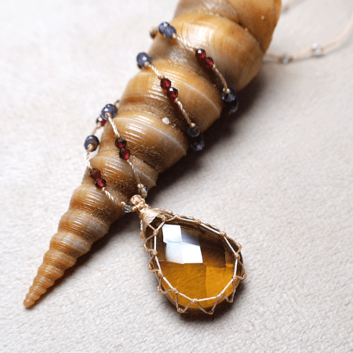 Una gota de resplandor ~ collar de cristal gema macramé hecho a mano de cuarzo miel natural - Imagen 5 de 11