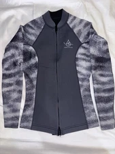 Xcel Womens AXIS LONG SLEEVE FRONT ZIP JACKET 2/1MM Size 6 Ocean Ramsey Tiger