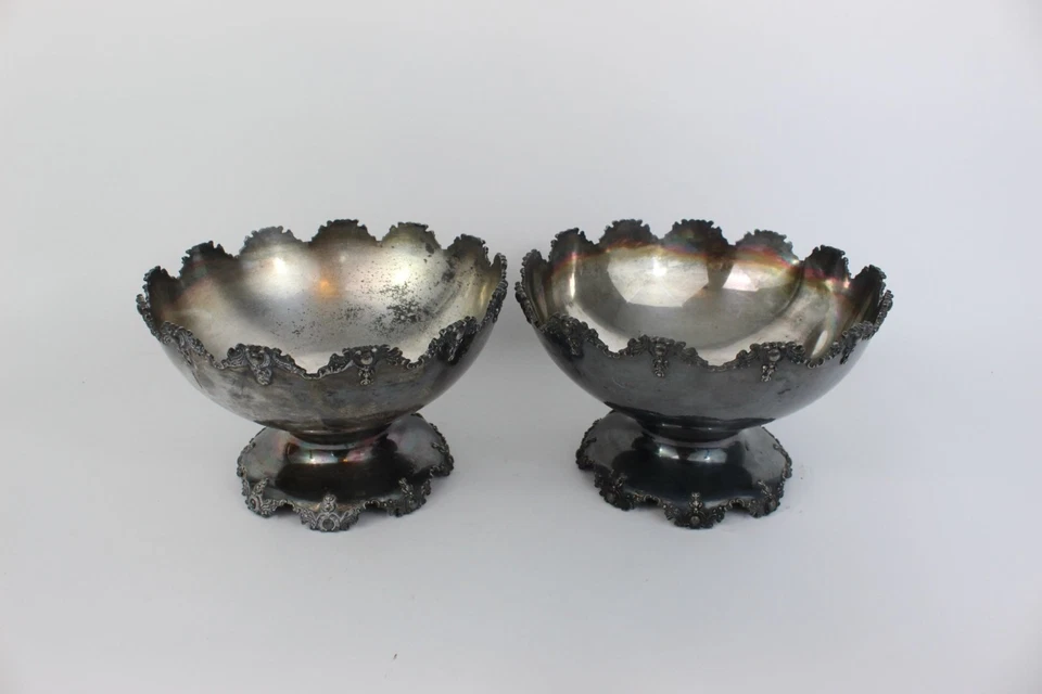 Par de cuencos de pedestal de placa cuádruple Meriden • Centro de mesa antiguo con borde festoneado Foto 2 de 4