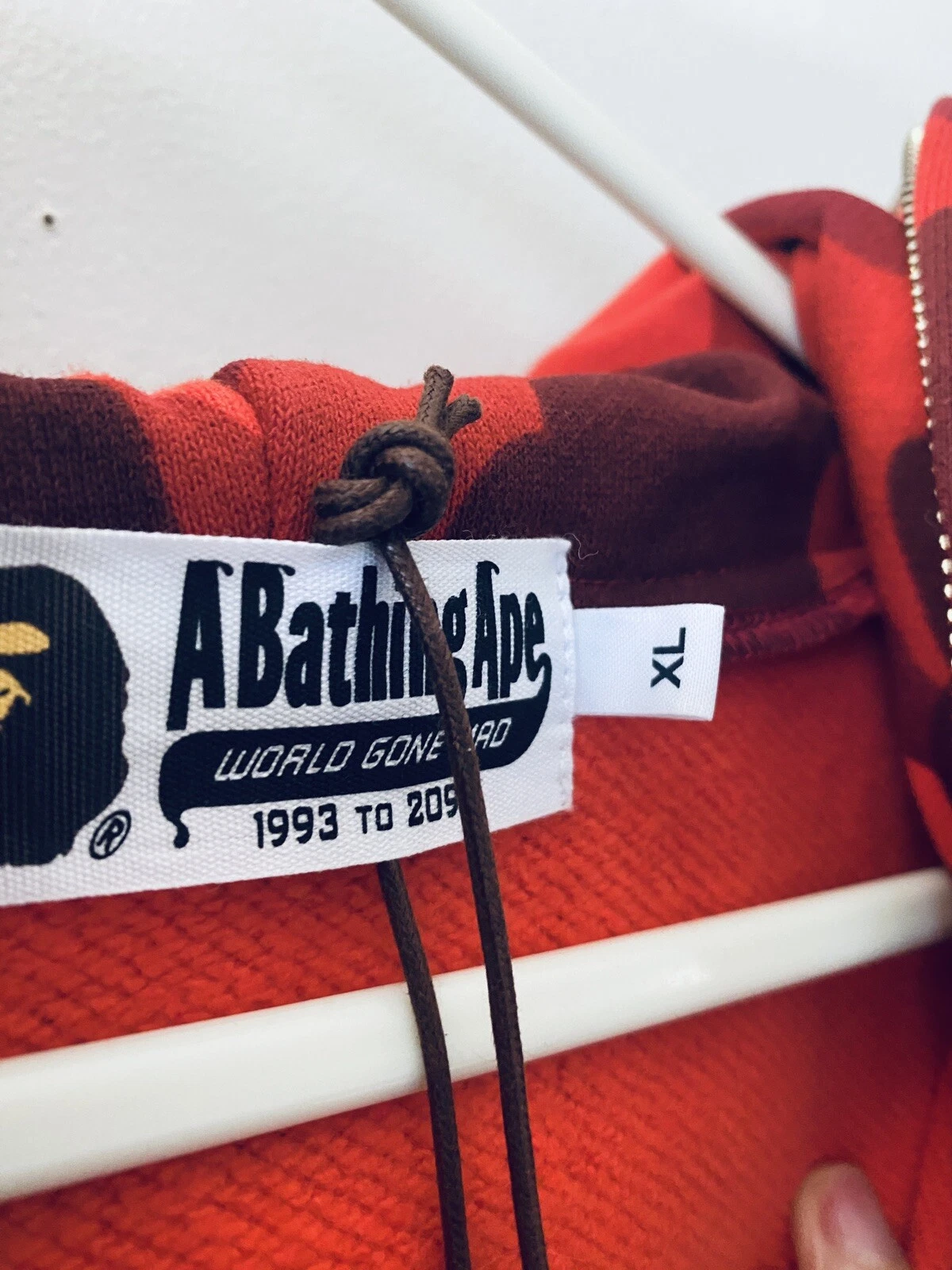 A BATHING APE (BAPE) Felpa BAPE A Bathing Ape rossa mimetica cristallo Swarovski taglia XL edizione limitata