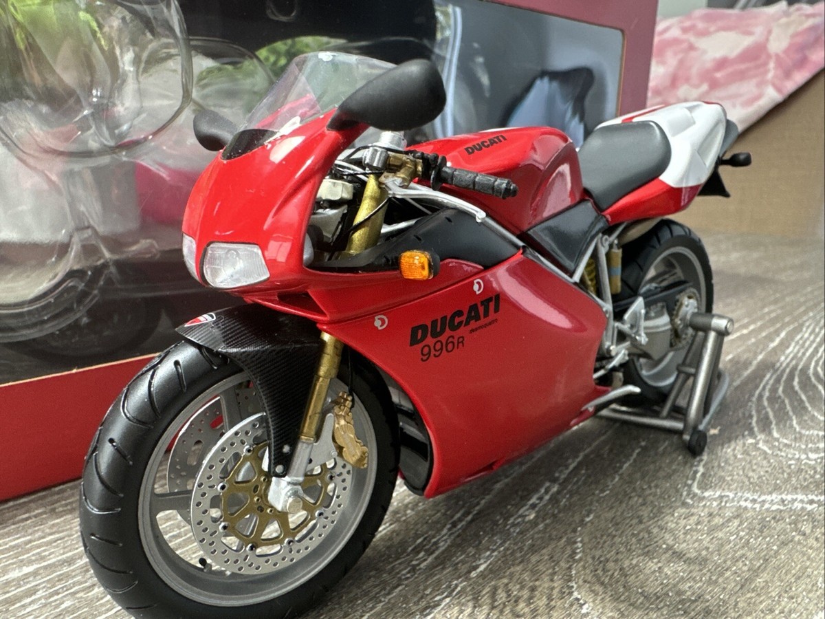1/12 Minichamps Ducati Desmoquattro 996R Monoposto Red 1/12 Minichamps Ducati Desmoquattro 996R Monoposto Red