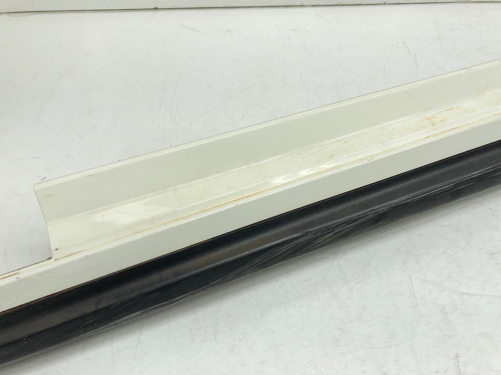 2014-2022 MASERATI GHIBLI LEFT DRIVER SIDE SKIRT ROCKER PANEL OEM BIANCO WHITE.