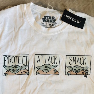 Star Wars hot topic The Mandalorian Grogu Protect Attack Snack T-Shirt white s