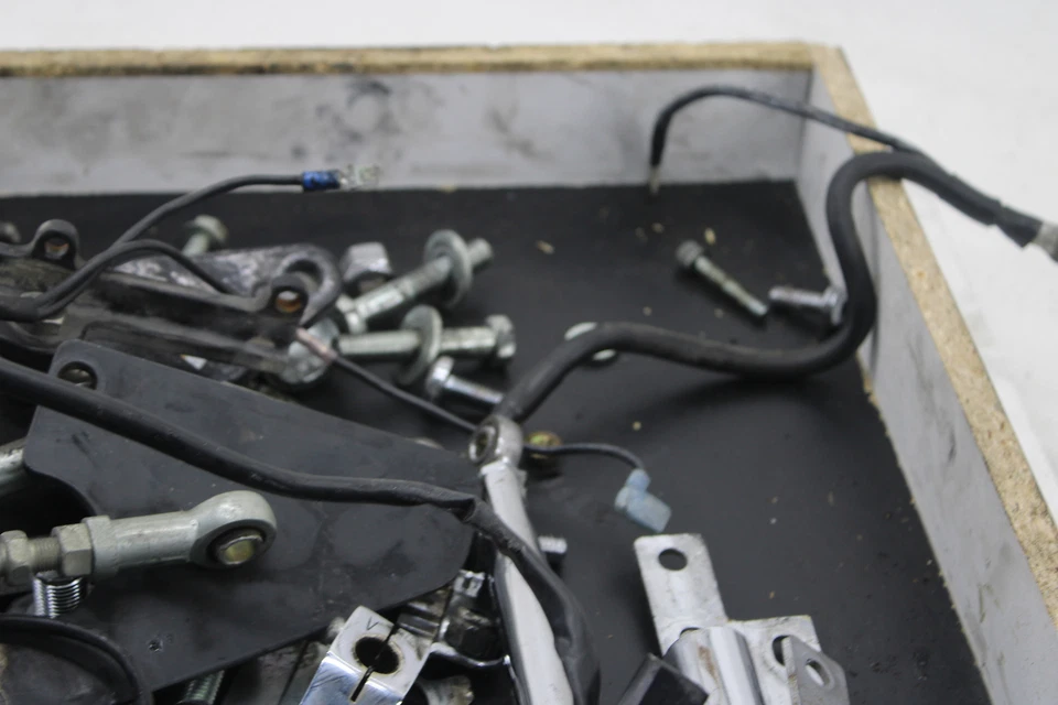 99-06 Harley Davidson Road Glide различные болты крепежные винты кронштейны - Изображение 3 из 4