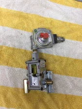 WB21X33226 GE RANGE OVEN PRESSURE REGULATOR/ SAFETY VALVE free shipping