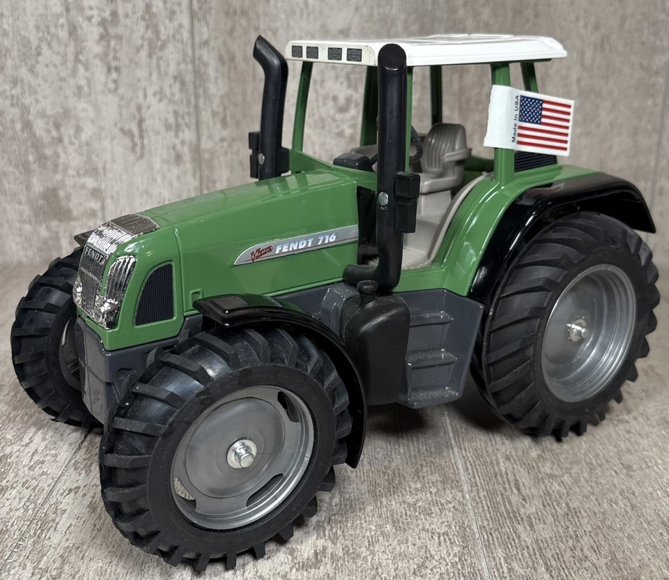1/16 Scale Models Fendt 716 Vario Tractor W/ Singles Diecast - Image 2 of 4