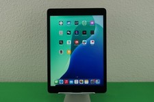 Apple iPad 9th Gen. 64GB Wi-Fi + Cellular Unlocked 10.2 in Space Gray Excellent