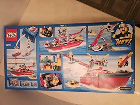 LEGO 7207 CITY Fire Boat 306 Pieces NEW Sealed Retired 2011 4 Mini Figures 