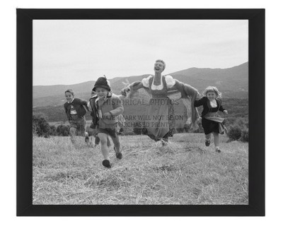 MARY MARTIN WITH CHILDREN SOUND OF MUSIC BROADWAY 8X10 FRAMED PHOTO