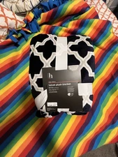 Brand New Home Expressions Twin/Twin XL  Size Velvet Plush Blanket In Black