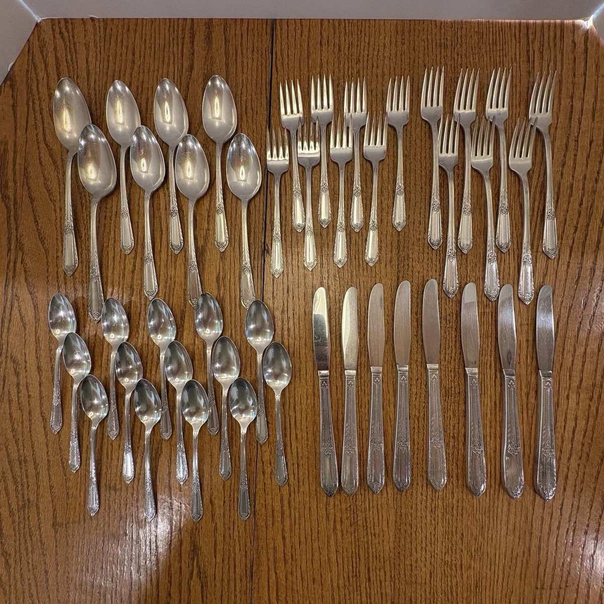 Wm. Rogers & Son 1900-1940 Flatware-Set Antique US Silver-Plated