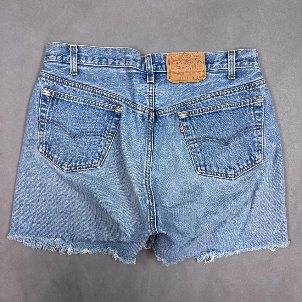 Pantalones Cortos De Colección Levis 501 Corte Mujer 34 Azul Años 80 Denim Desteñido Cheeky Daisy Duke Foto 3 de 4