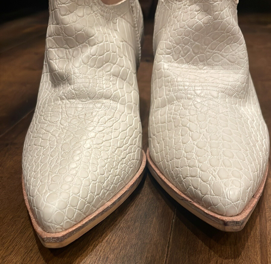 【ウエスタン調】Steve Madden Wynter ブーツ STEVE MADDEN Wynter Western Cowboy Boots Butterfly Bone