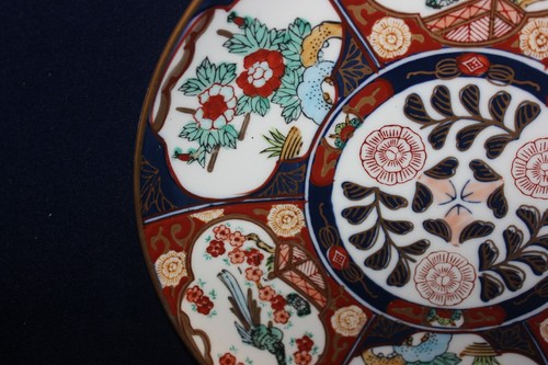 Vintage Gold Imari Hand Painted Plate, Colorful, Wonderful Detail, 9-1/2" - Picture 5 of 11