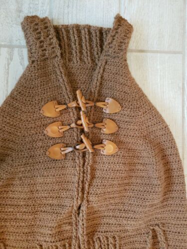 Handmade Crocheted Alpaca Poncho Shawl with leather toggle closure - Picture 3 of 8