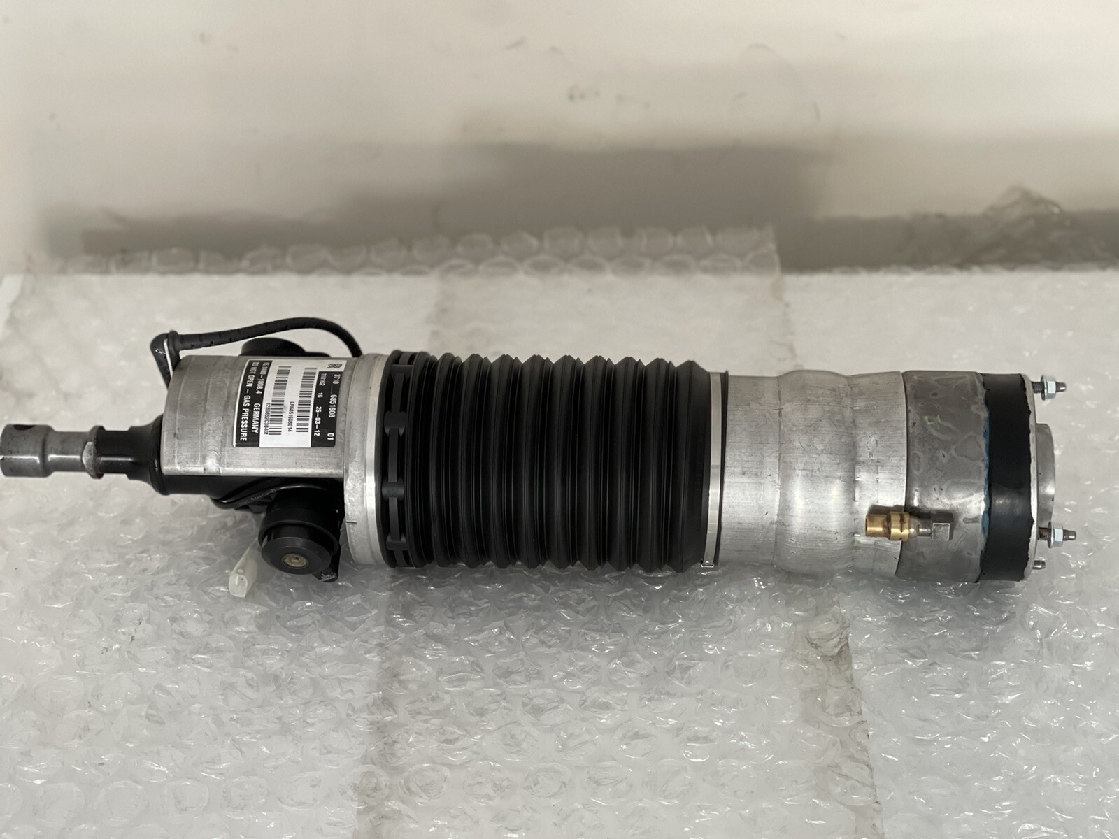 Rolls Royce Ghost Front Right Suspension Shock Absorber AirStrut 37106851608 OEM