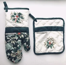 Pfaltzgraff Holly Berry Oven Mitt/Glove 12.5", Pot Holder  8.5"x7.5" 100% Cotton