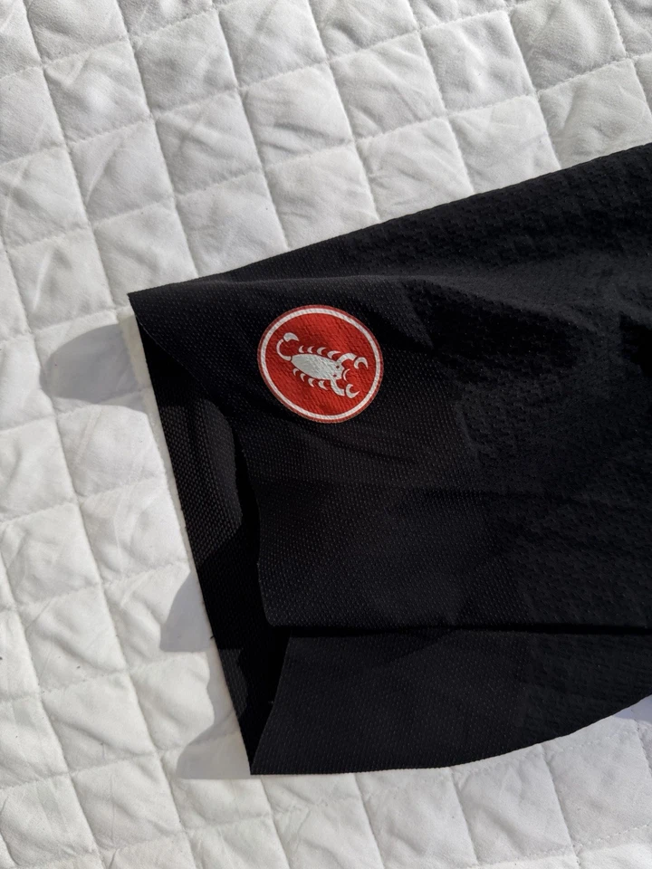 Bermuda de ciclismo Castelli Rosso Corsa Superleggera masculina preta tamanho grande limpa - Imagem 2 de 4