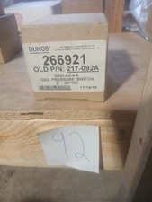 NEW DUNGS # 266921, 217092A COMBUSTION CONTROLS GAS PRESSURE SWITCH