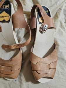 HASBEENS BRAND NEW 41 BROWN LEATHER STRAPPY