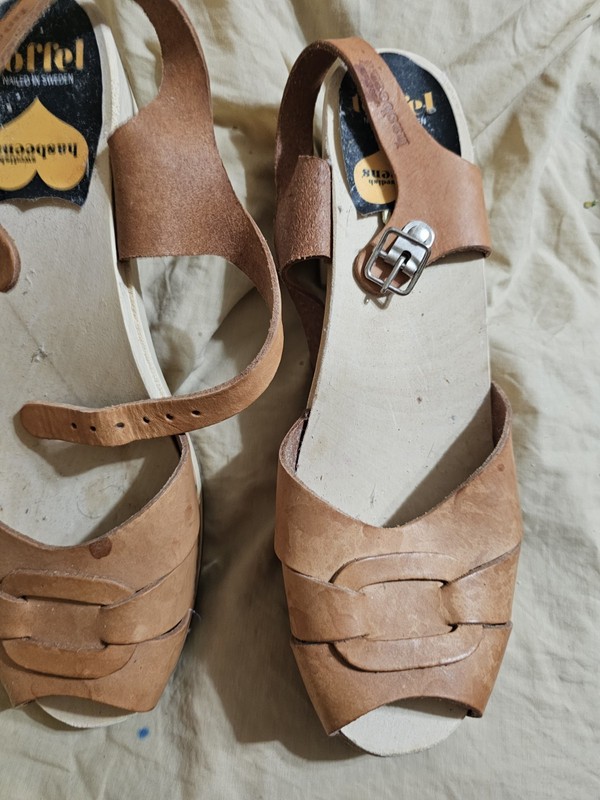 HASBEENS BRAND NEW 41 BROWN LEATHER STRAPPY