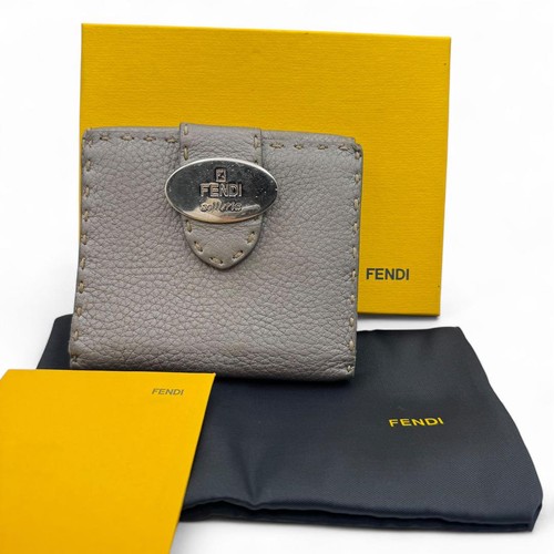 Cartera Fendi Plegable Selleria Cuero Plateado Completa con Accesorios FENDI