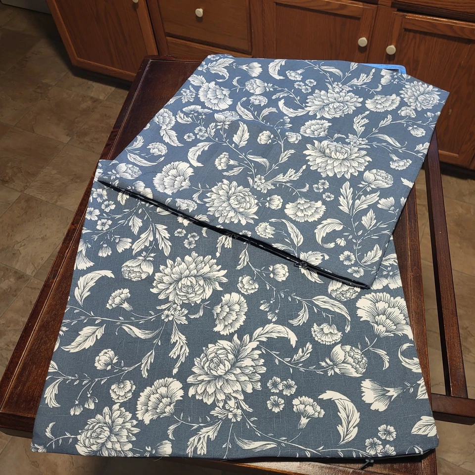 Funda Almohada IKEA Idalinnea 20x20 Azul Medio con Flores Blancas Foto 2 de 4