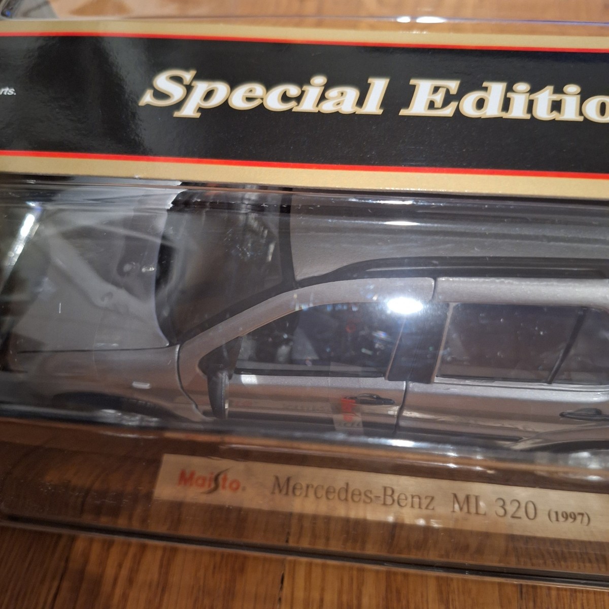 Vintage Rare Collectible Maisto 1:18 Mercedes-Benz ML 320 1997