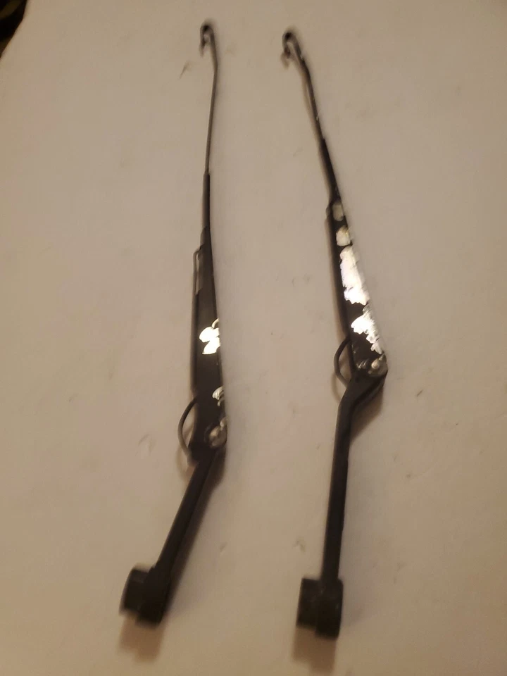 KIA SEPHIA 1994 1997 BRAZOS LIMPIAPARABRISAS IZQUIERDO Y DERECHO FABRICANTE ORIGINAL SIN CUCHILLAS  Foto 2 de 4