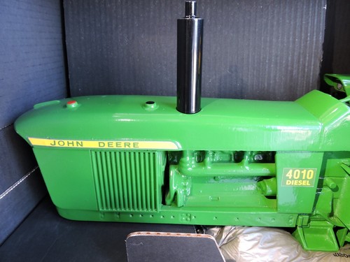 2000 VTG John Deere 4010 Tractor 40th Ann No.FY-1011 1/8th Scale NEW IN ORIG BOX - Picture 5 of 22