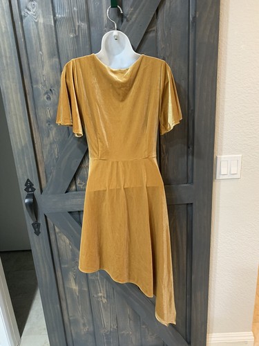 Minkpink X Disney Beauty & The Beast Belle Gold Velvet Like Dress Small EUC - Imagen 7 de 9