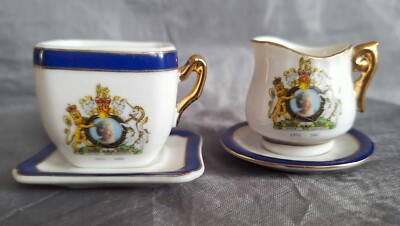 Valentina.The Queen's Golden Jubilee Miniatur Teeservice.Tasse mit Untertasse/Milchkännchen