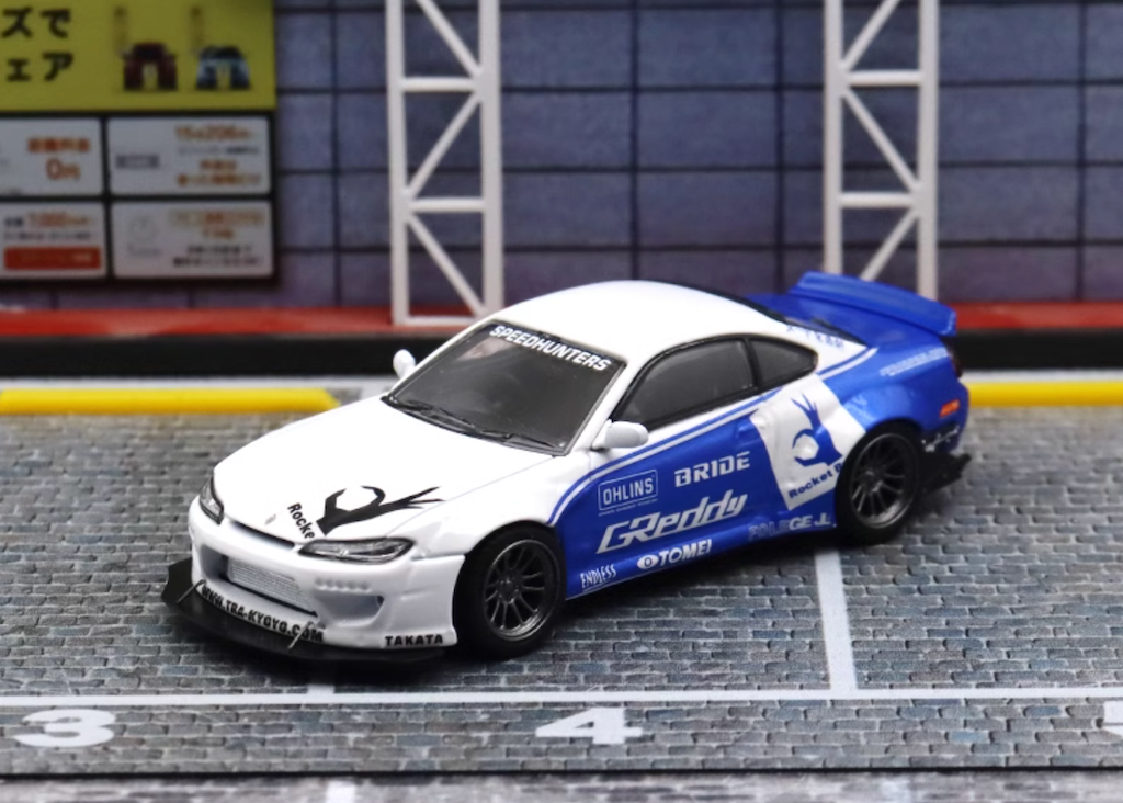 Modèle Réduit 1:64 Nissan Silvia S15 Rocket Bunny - Diecast Metal - Neuf (JDM, Tuning)