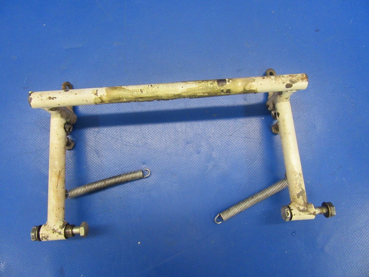 Cessna 177RG Cardinal Actuator Nose Gear Door P/N 2043012-2 (0818