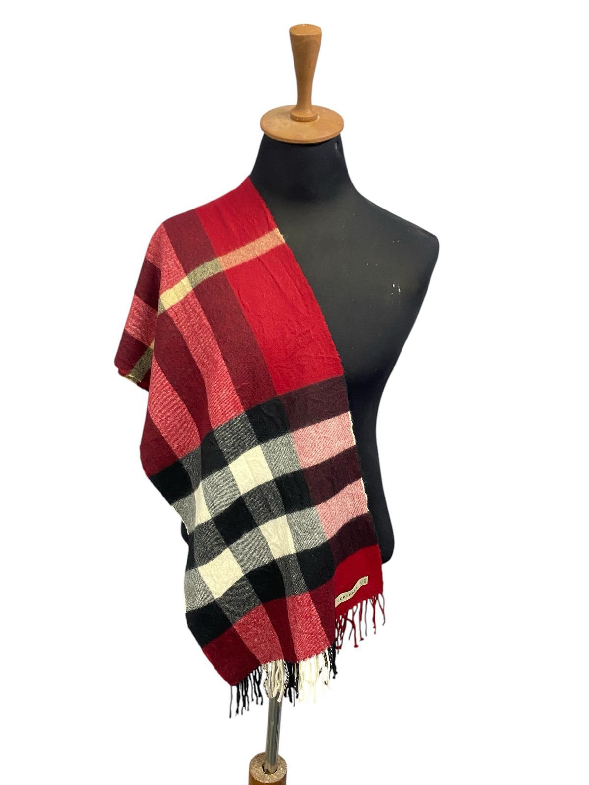 Burberry Classic Cashmere Scarf in Luxurious Soft Fabric
