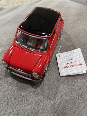 Franklin Mint 1/24 Scale  - 1967 Morris Mini Cooper  - Red/Black w/ Tag  5  Long